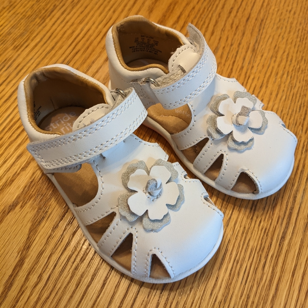 Worn once! Stride Rite white flower sandals size 5 toddler